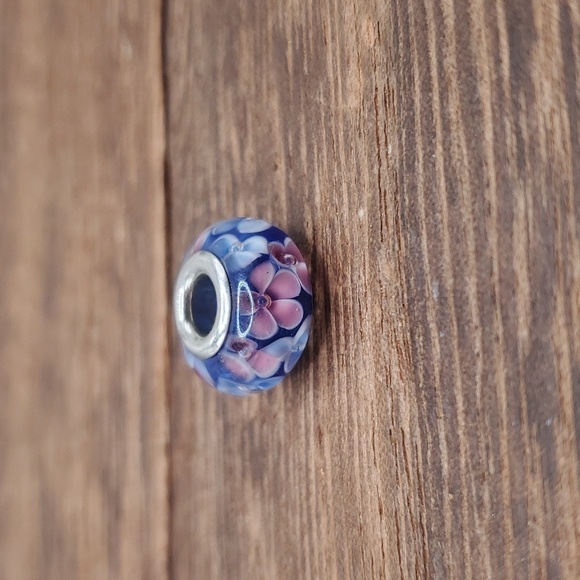 Floral cottagecore charm - Picture 1 of 2